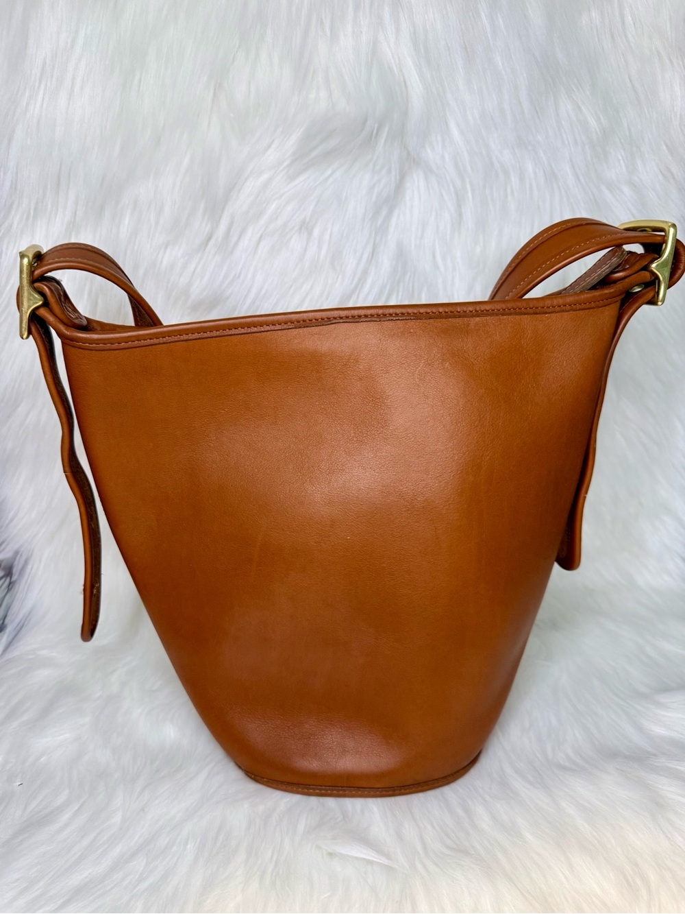 Classic 9953 Bucket Leather Shoulder Bag in brown - Picture 2 of 8